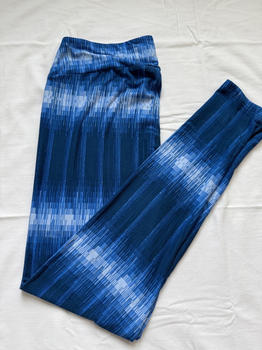 LuLaRoe TC Blue Ombre Stripe Leggings